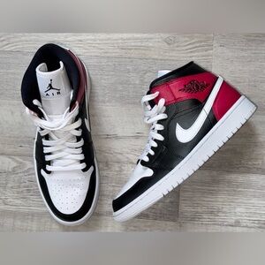 WMNS Air Jordan 1 Mid